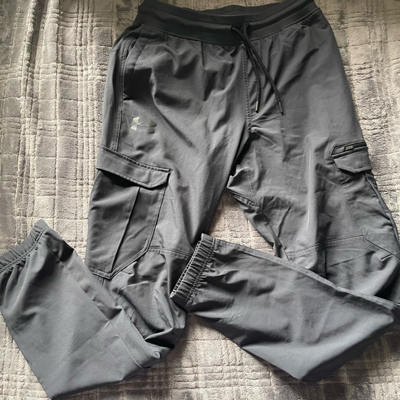 Under Armour Black cargo sweatpants - Picture 1 of 4